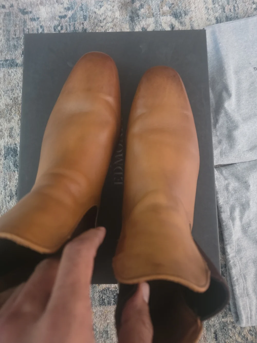 $550.Men's Tan Leather Allen Edmonds Chelsea Boots - Worn 2X